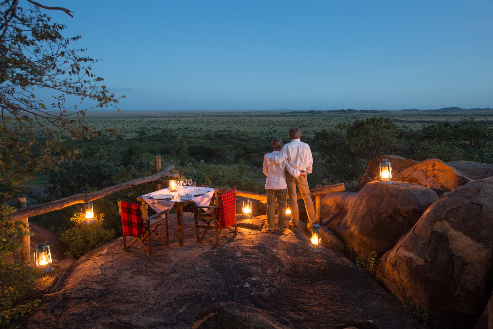 wp-content/uploads/itineraries/Tanzania/SkySafari/serengeti-pioneer-camp-dining-1 (Large).jpg